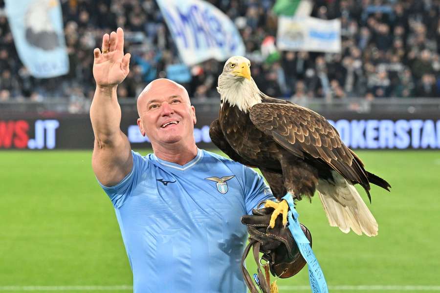 Juan Bernabé und Adler Olimpia.