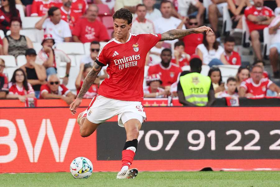 Enzo Barrenechea lesionou-se no joelho esquerdo Enzo Barrenechea lesionou-se no joelho esquerdo