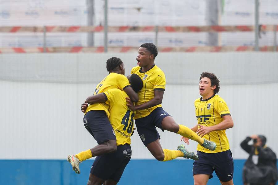 Jogadores do Sintrense fazem a festa Jogadores do Sintrense fazem a festa