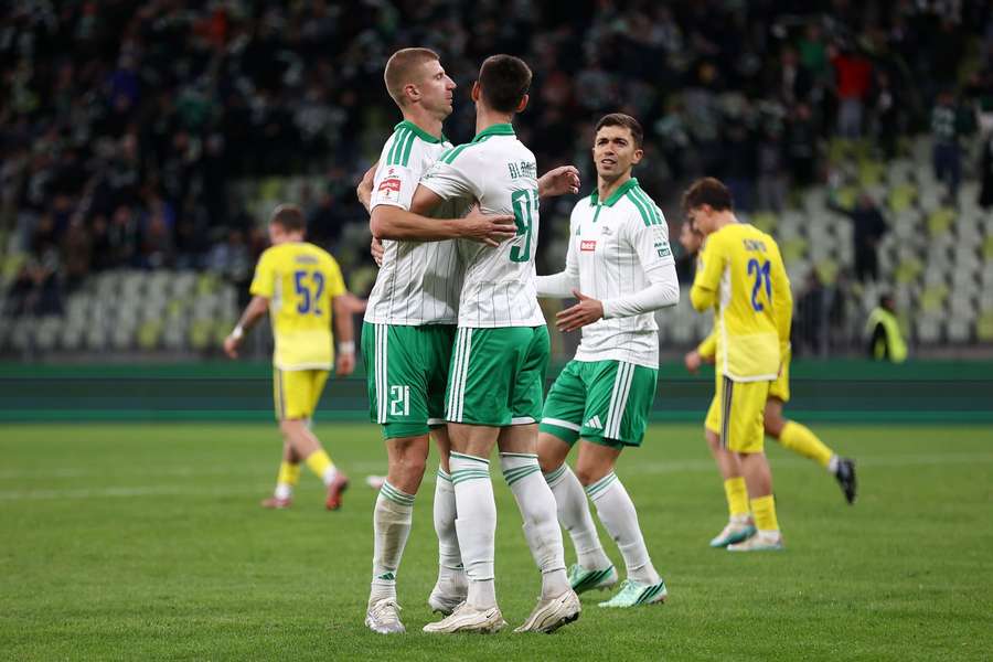 Lechia Gdańsk liderem 1. ligi, ale w poniedziałek szlagier. Remis Miedzi i Podbeskidzia Lechia Gdańsk liderem 1. ligi, ale w poniedziałek szlagier. Remis Miedzi i Podbeskidzia