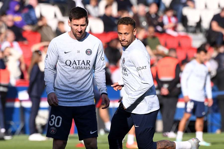 Neymar, de 30 anos, e Messi, de 35, jogaram juntos por quatro temporadas no Barcelona 