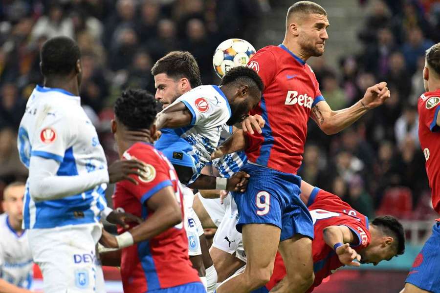 FCSB și Universitatea Craiova în camăpionat