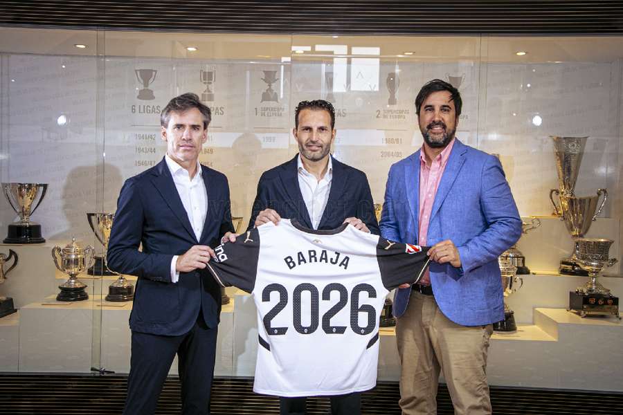 Baraja, recién firmada su renovación con el Valencia