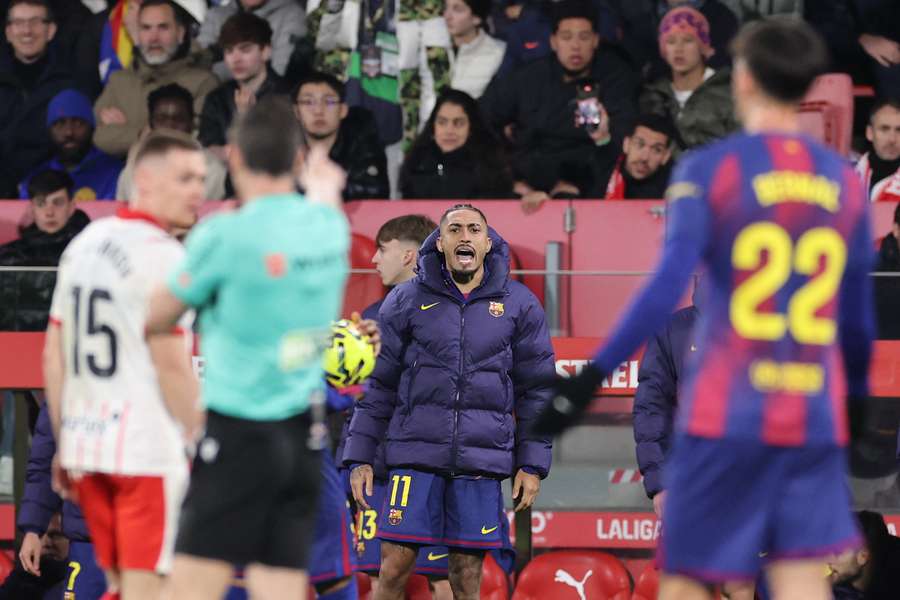 Raphinha protesta una decisión arbitral