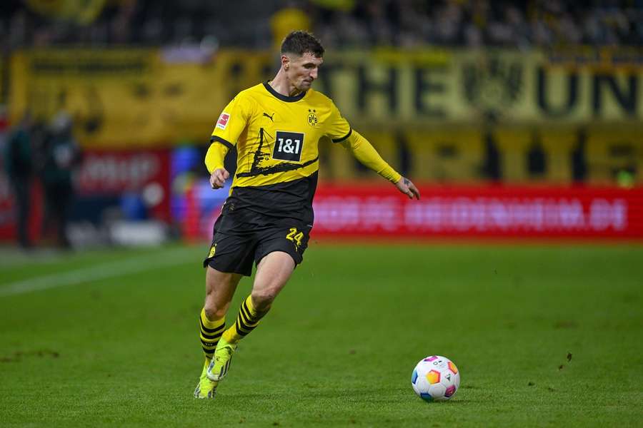Dortmund libertou Meunier para o defesa assinar pelo Trabzonspor