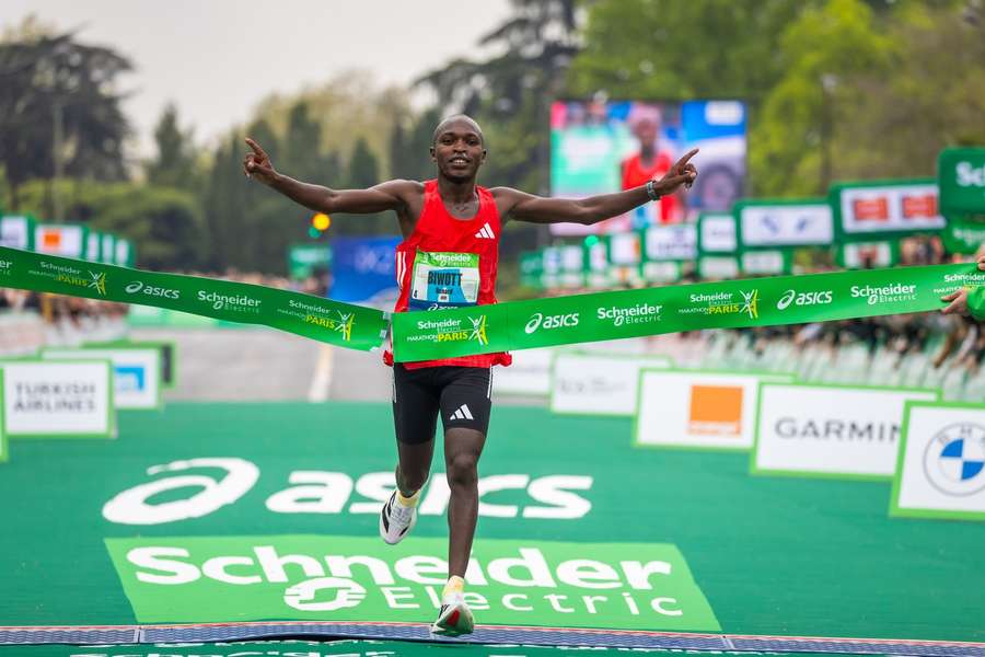 Benard Biwott, de 23 anos, conquistou a sua segunda maratona, em 02:05.25