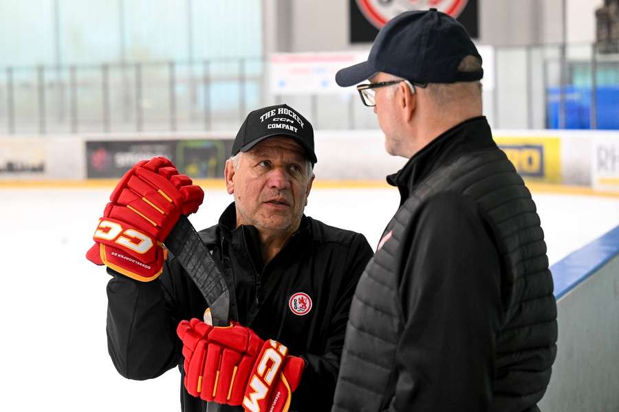 Rick Chernomaz (l.) tritt bei der DEG ins zweite Glied zurück. Rick Chernomaz (l.) tritt bei der DEG ins zweite Glied zurück.