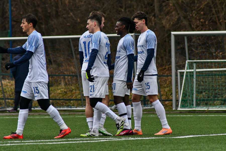 Slavia, Sparta i Burkina Faso v jedné šatně. Střihavka míchá koktejl se záchranářskou příchutí