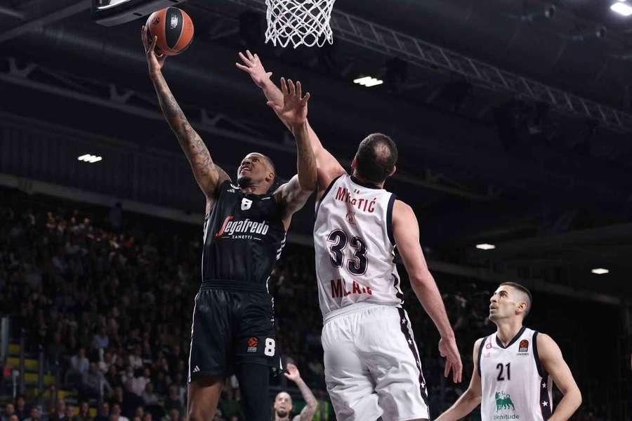 Clyburn contro Mirotic