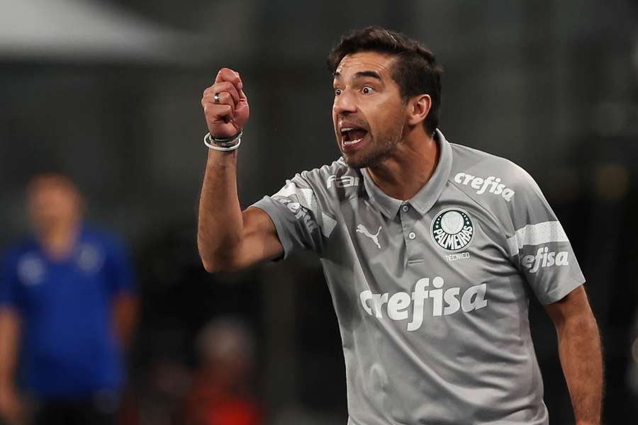 Abel Ferreira tenta levar o Palmeiras a mais um título brasileiro