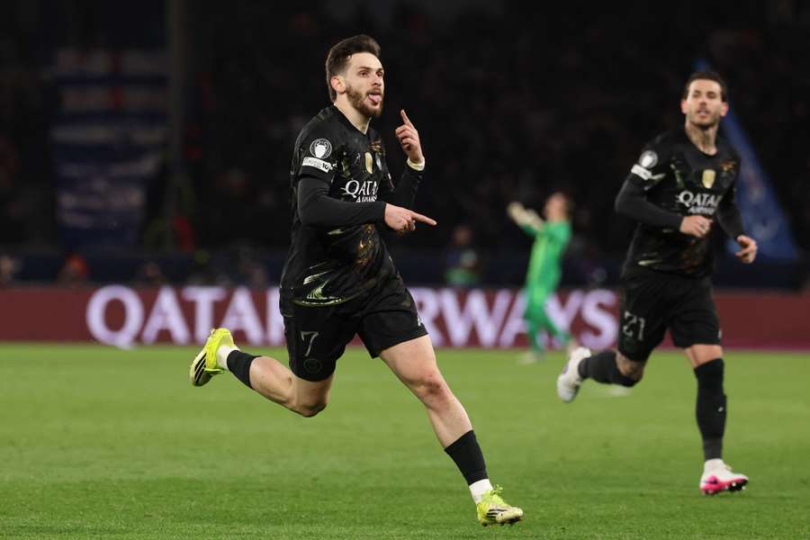 Kvaratskhelia fez dois gols em PSG 5x2 Chelsea