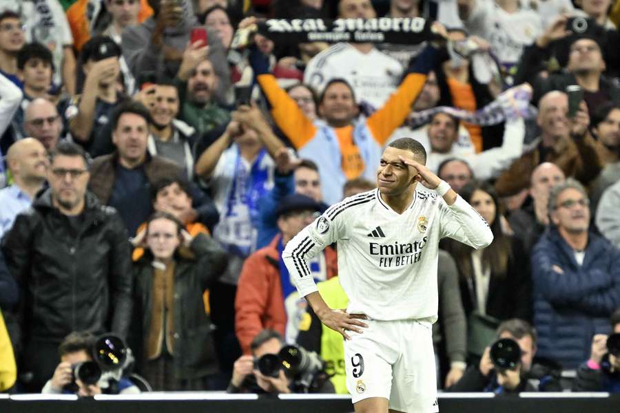 Kylian Mbappé en pleine célébration après un but contre City.
