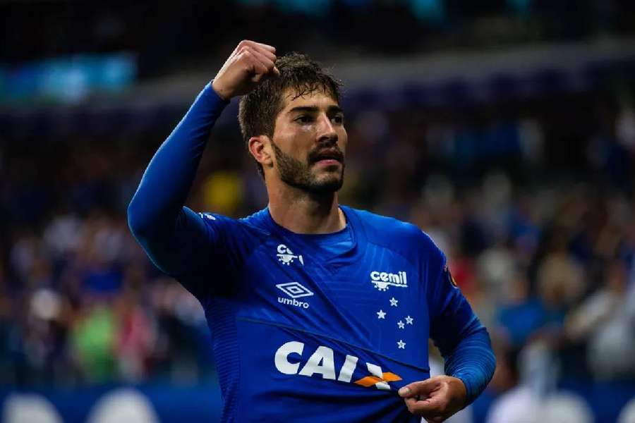 Lucas Silva vai defender o Cruzeiro pela terceira vez na carreira