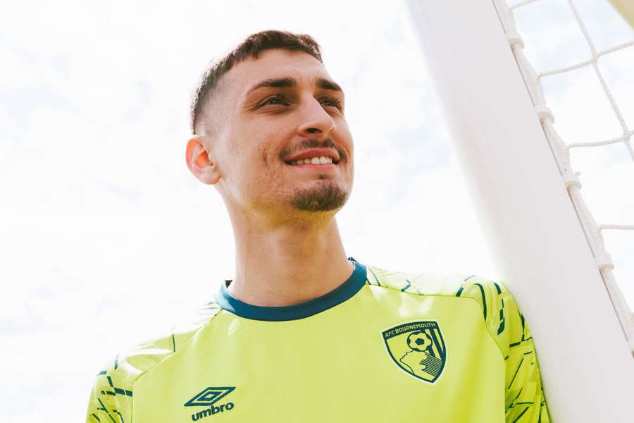 Petrovic é o novo goleiro do Bournemouth