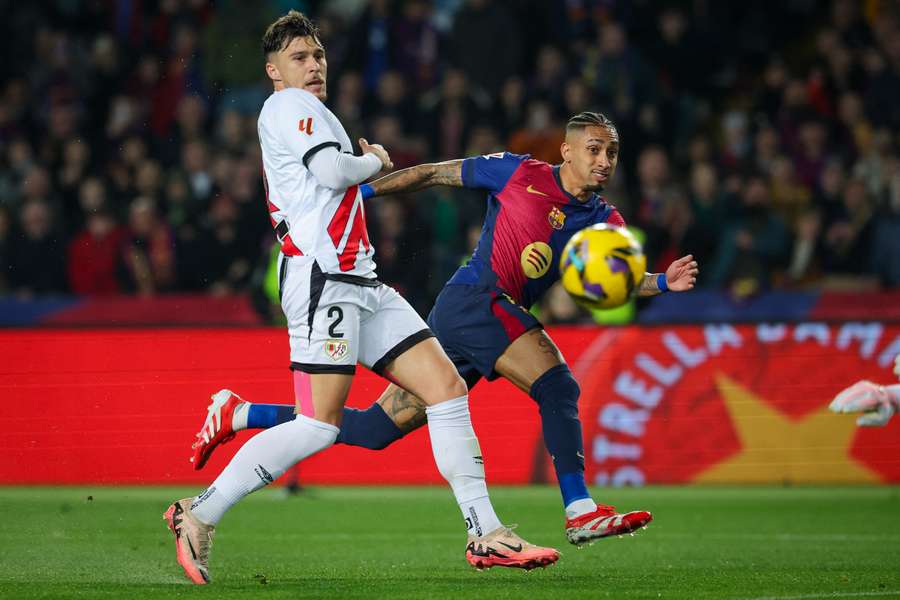 Raphinha desperdiça grande oportunidade em duelo do Barça com o Rayo Raphinha desperdiça grande oportunidade em duelo do Barça com o Rayo