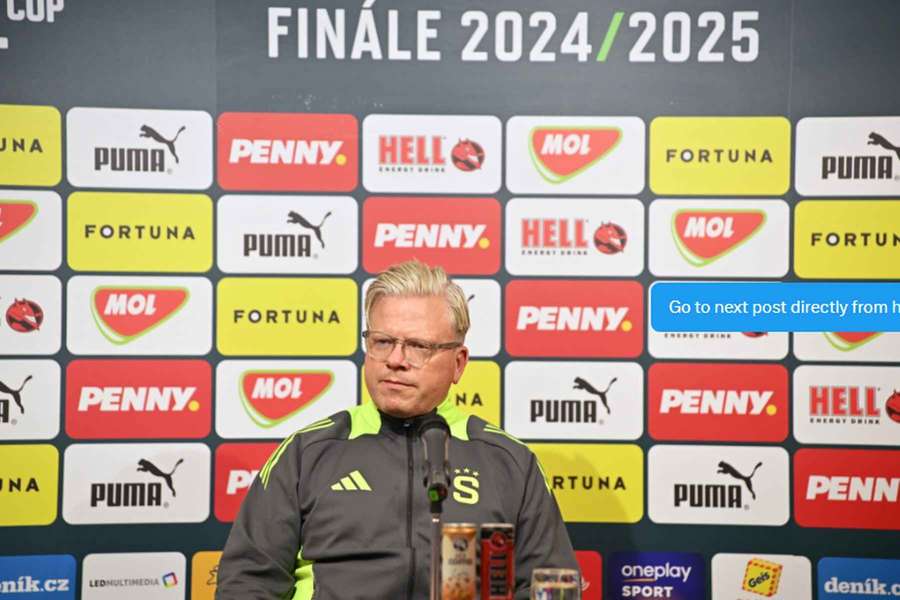 Zklamaný trenér Sparty Lars Friis. Zklamaný trenér Sparty Lars Friis.