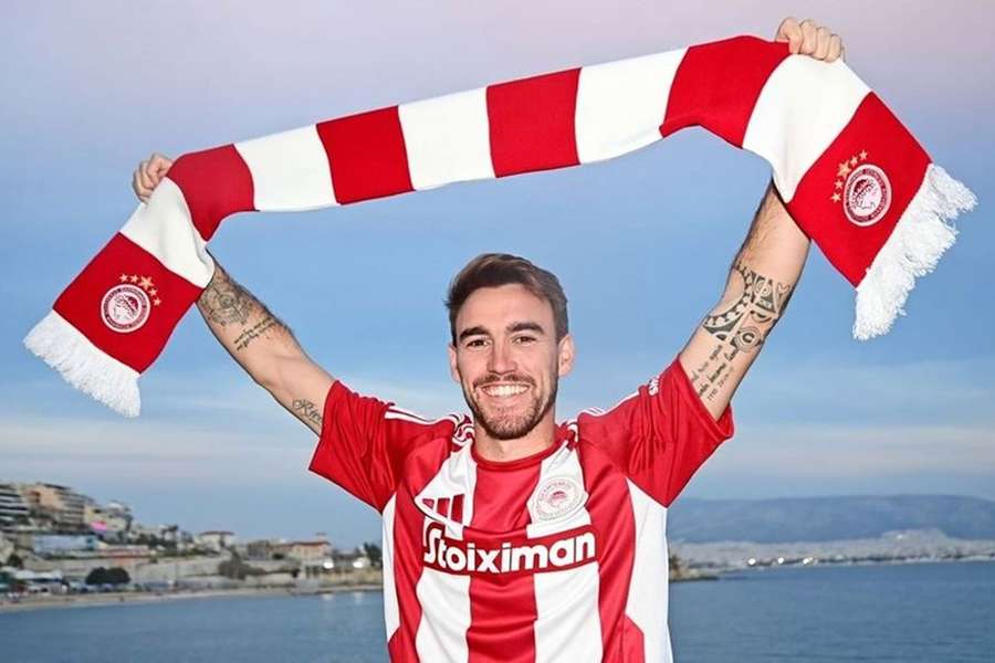 André Horta apresentado no Olympiacos