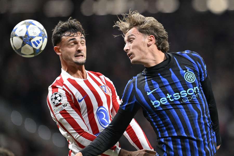 Pio Esposito durante la partita contro l'Atletico Madrid