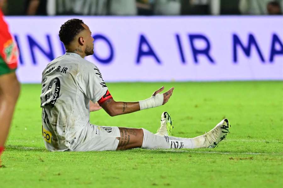 FIFA îi interzice lui Santos, echipa lui Neymar, să mai facă transferuri FIFA îi interzice lui Santos, echipa lui Neymar, să mai facă transferuri