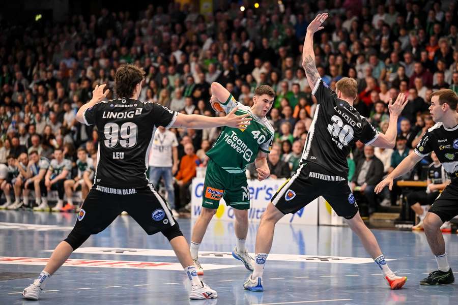 Elias Newel beim Wurf.