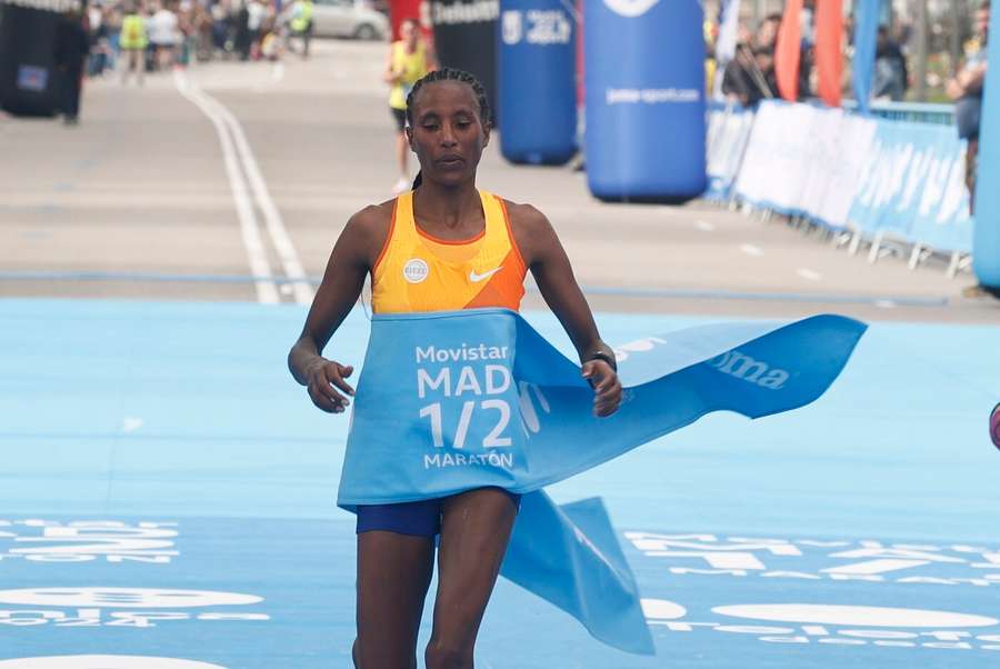 Aberash Shilima venceu Meia Maratona de Madrid que contou com Rosa Mota como embaixadora