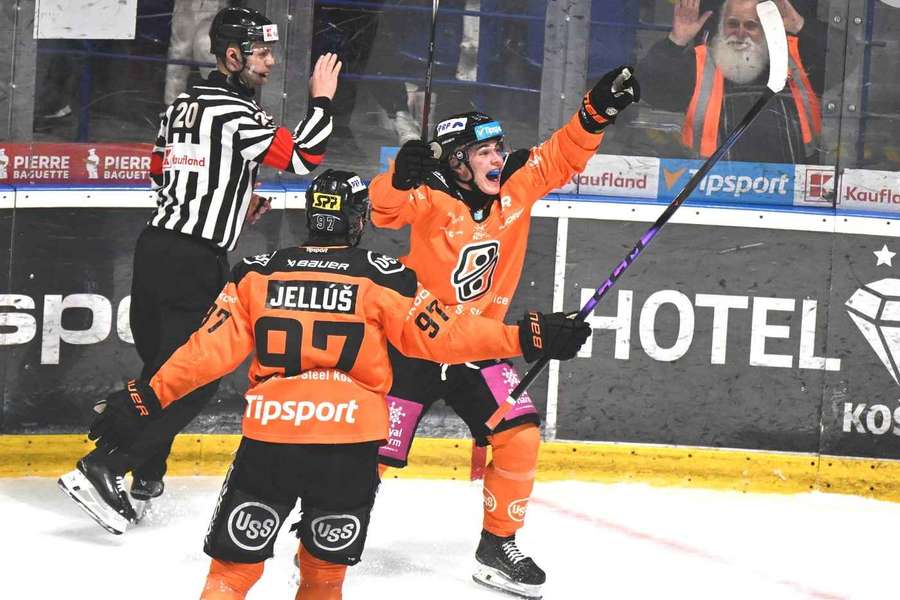 Gólová radosť Liščinského a Jellúša. Gólová radosť Liščinského a Jellúša.