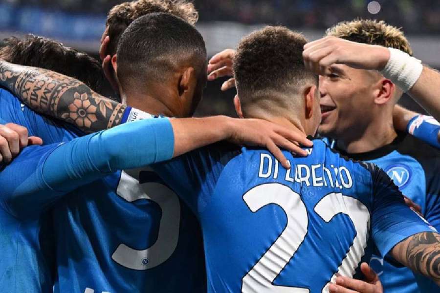 Napoli caminha para celebrar o título da Série A italiana