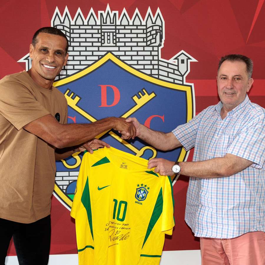Regalo de Rivaldo a Francisco Carvalho Regalo de Rivaldo a Francisco Carvalho