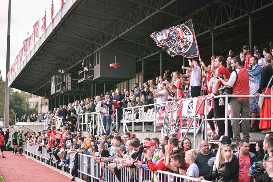 Fanoušci na domácím stadionu Žižkova.
