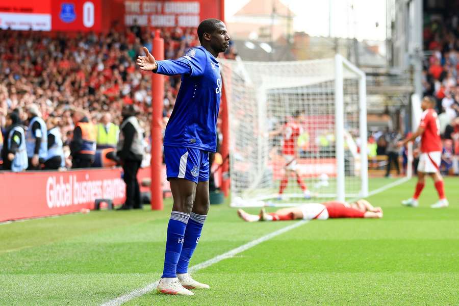 Abdoulaye Doucouré, médio do Everton