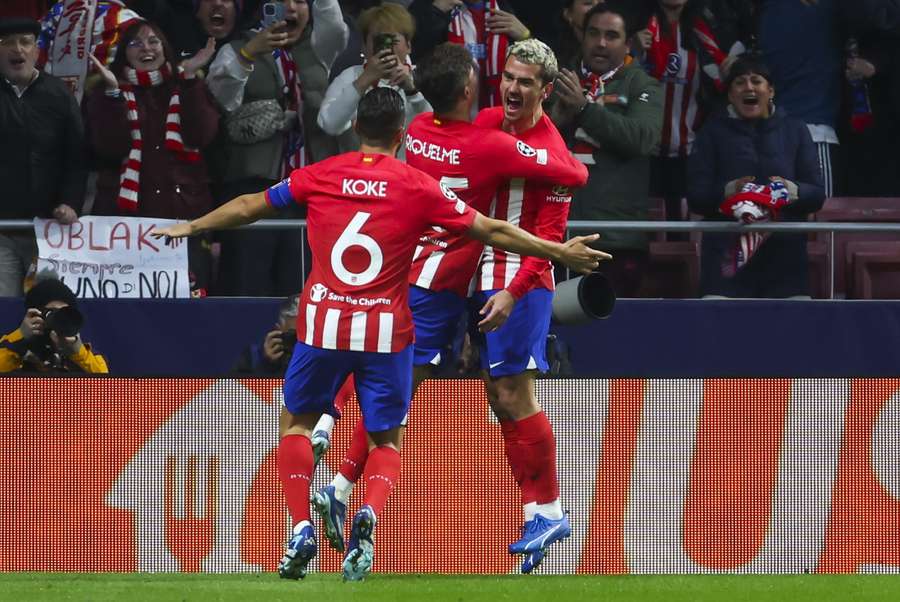 Antoine Griezmann (R) viert de 1-0 Antoine Griezmann (R) viert de 1-0