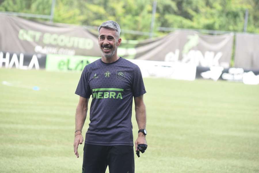 Luisinho já orientou o primeiro treino esta segunda-feira