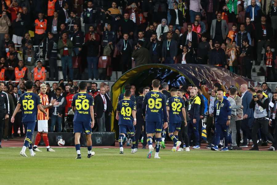 Fenerbahçe loopt van het veld af
