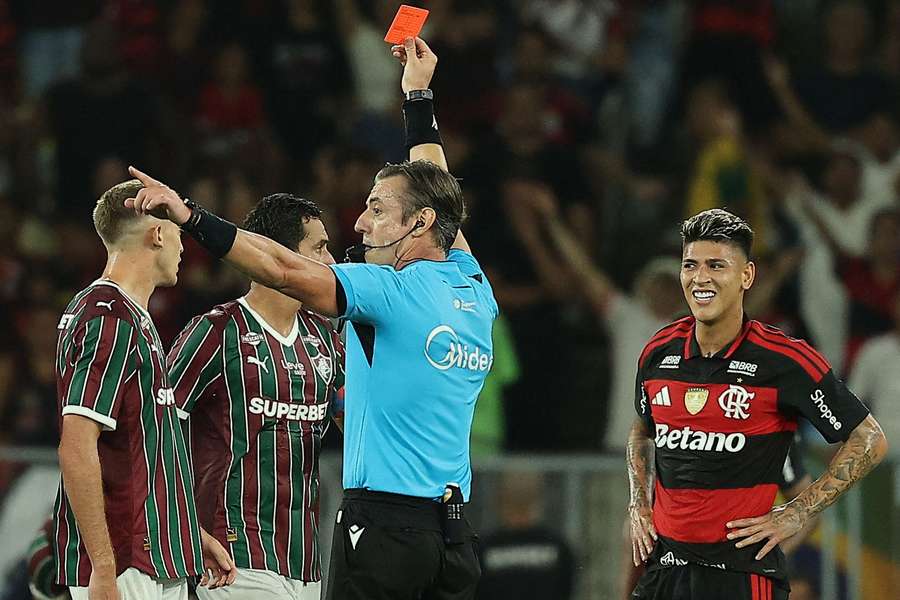 Carrascal foi expulso após entrada em Guga, do Fluminense