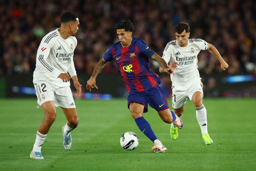 João Cancelo foi titular diante do Real Madrid