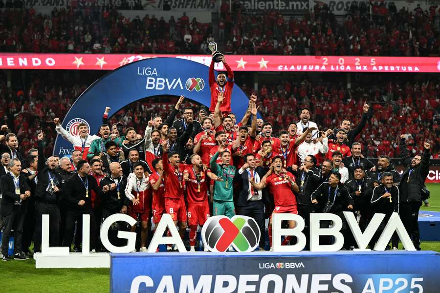 Toluca, de Paulinho, é o atual campeão Toluca, de Paulinho, é o atual campeão