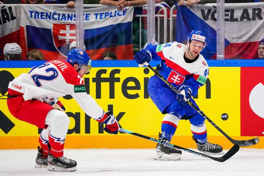 Filip Chytil v zápase se Slovenskem.