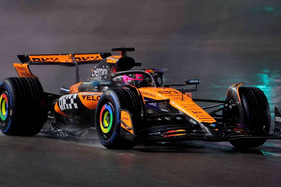 Piastri in qualifying action