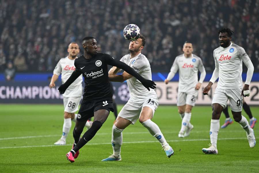 V odvete si bundesligista musí poradiť bez svojho kanonier Kola Muaniho.