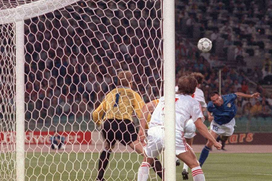 Una delle sei reti di Totò Schillaci nel mondiale di Italia '90