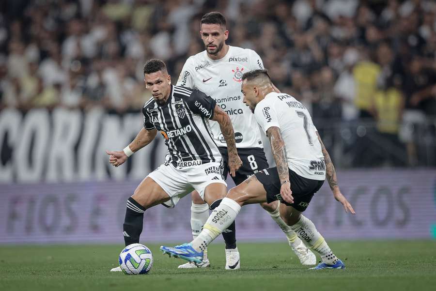 Paulinho diminuiu o prejuízo do Galo na Neo Química Arena