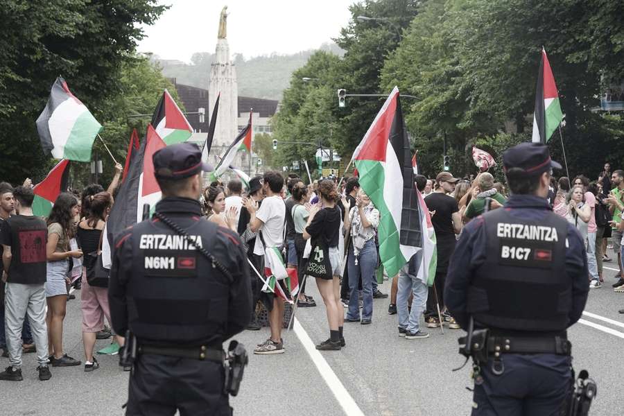 Organizator Vuelta a Espana sugeruje wycofanie się ekipy z Izraela w obliczu protestów