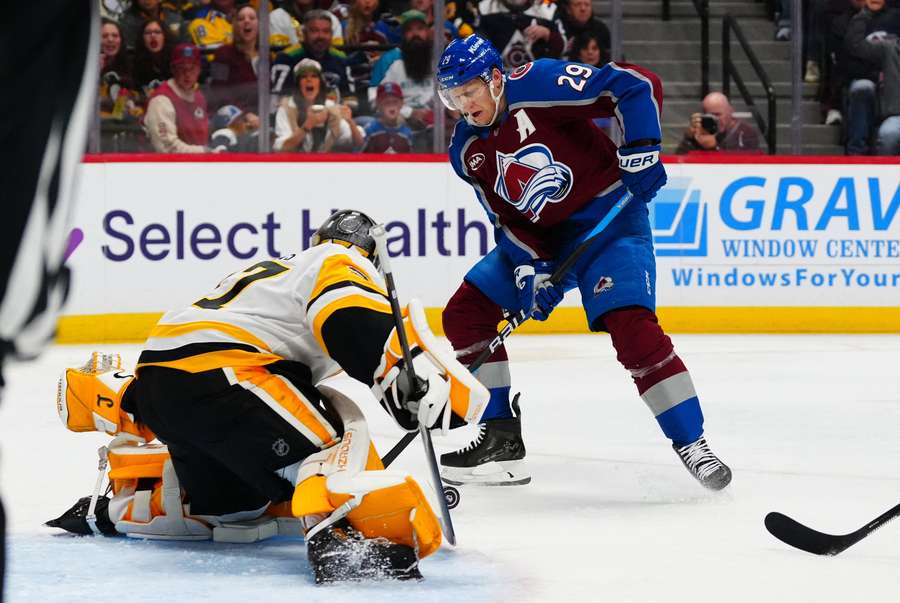 Nathan MacKinnon scores against the Pittsburgh Penguins