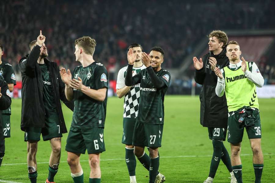 Die Mannschaft von Werder Bremen lässt die Fans in Erinnerungen schwelgen.