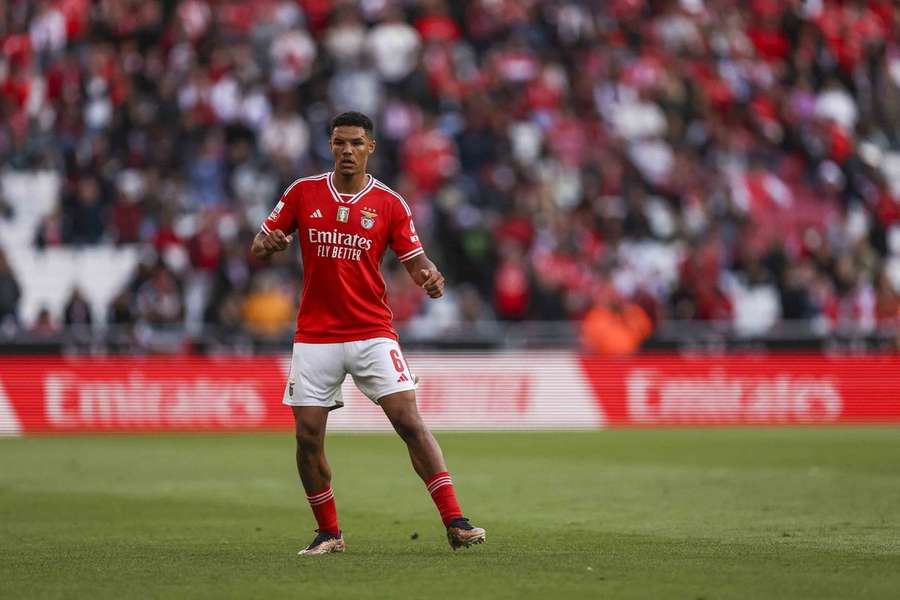 Alexander Bah em ação contra o SC Braga