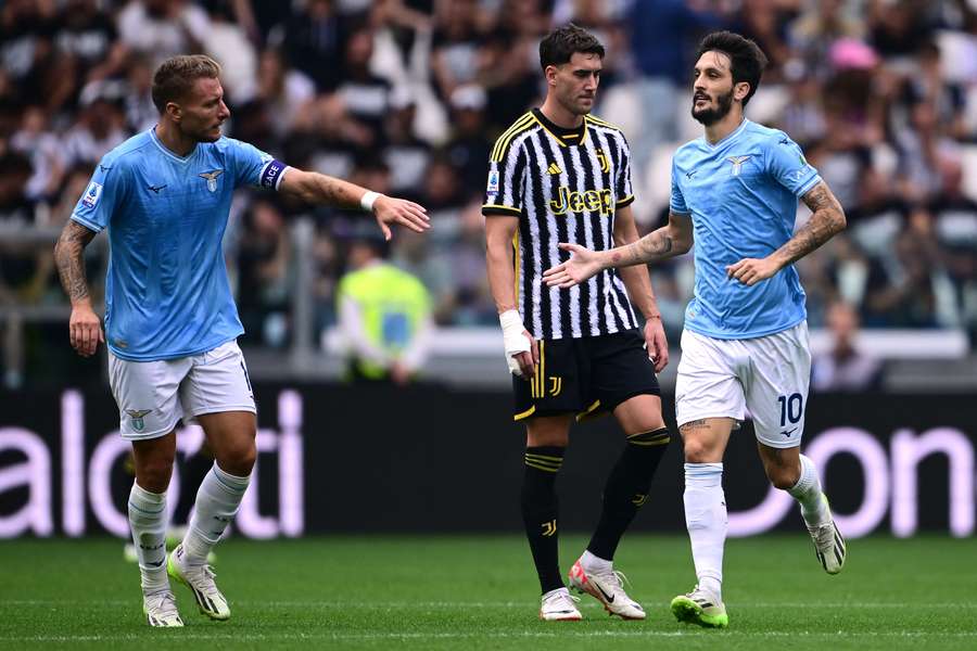 Luis Alberto celebra su gol ante la Juventus con Ciro Immobile