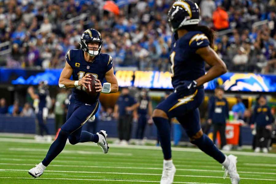Starke Performance von Quarterback Herbert (l.)