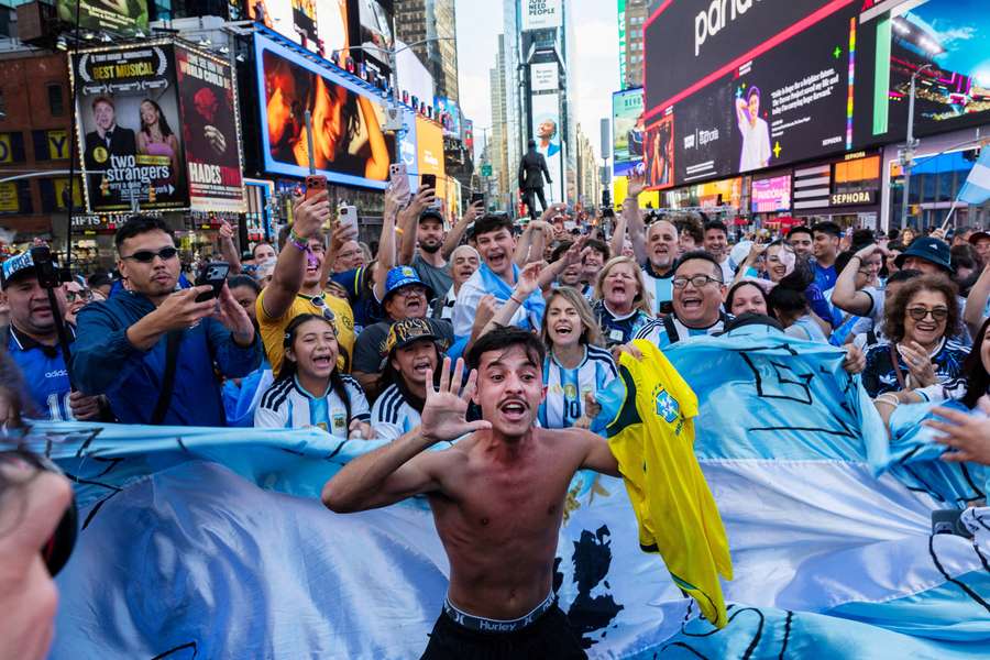 Adeptos da Argentina no apoio à equipa