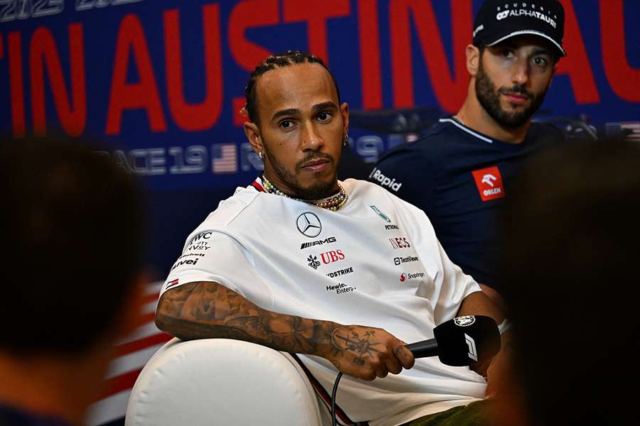 Hamilton critica a má comunicação da FIA após incidente no Catar