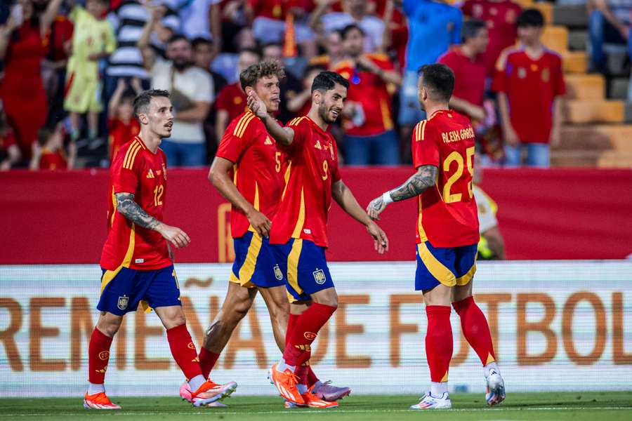 Ayoze celebra su gol ante Andorra con Alexi García, Marcos Llorente y Grimaldo